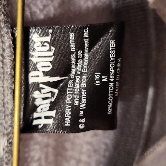 Harry Potter Hogwarts sweater - Picture 3 of 4